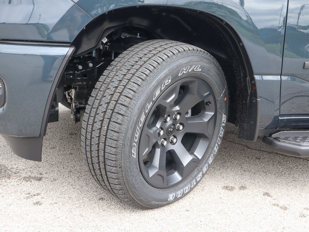 2026 RAM 1500 Express 4x4 Crew Cab 5'7 Box