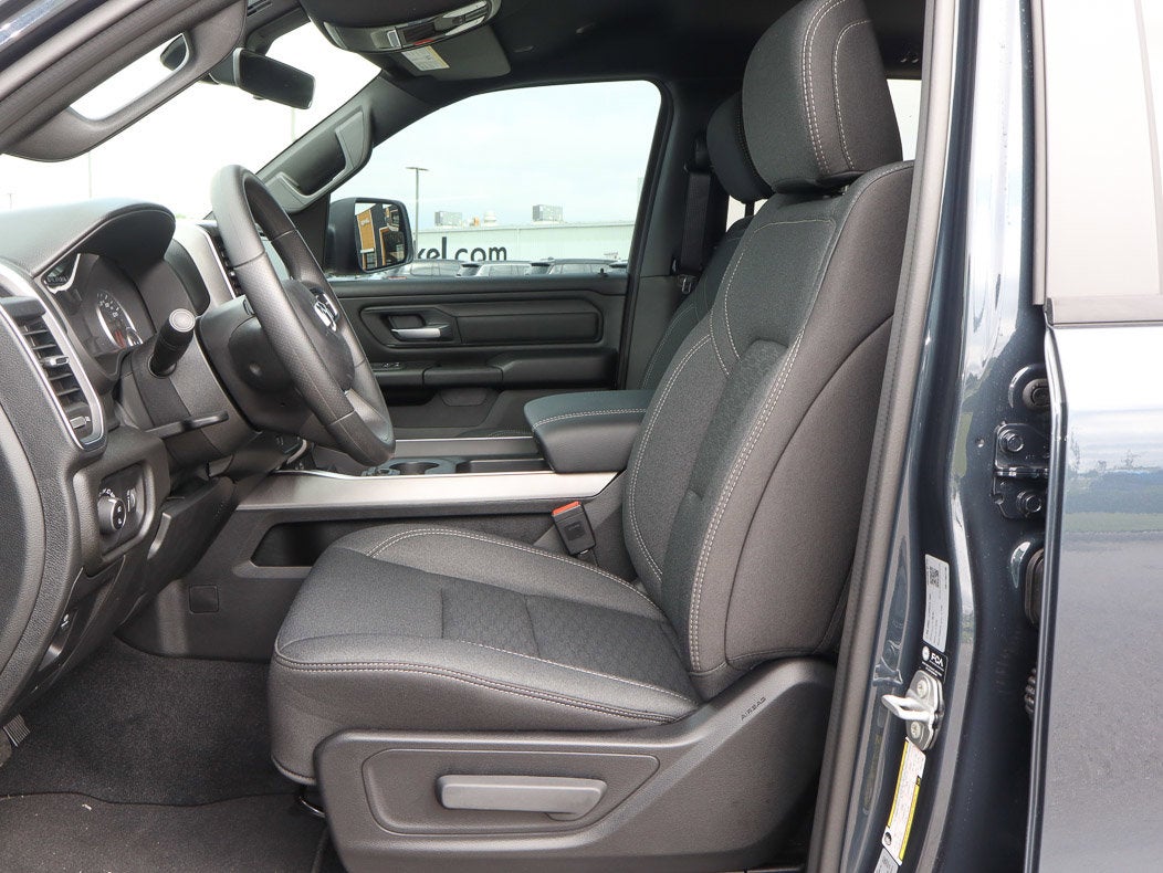 2026 RAM 1500 Express 4x4 Crew Cab 5'7 Box
