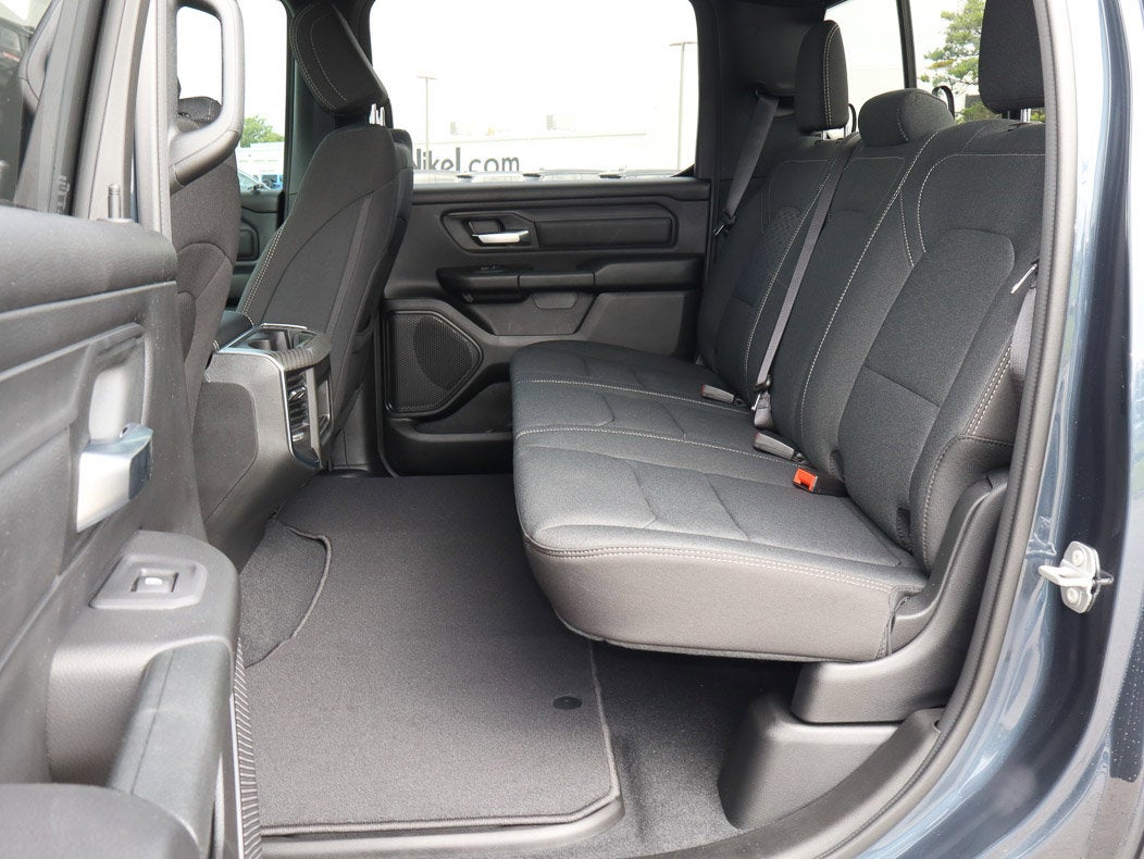 2026 RAM 1500 Express 4x4 Crew Cab 5'7 Box