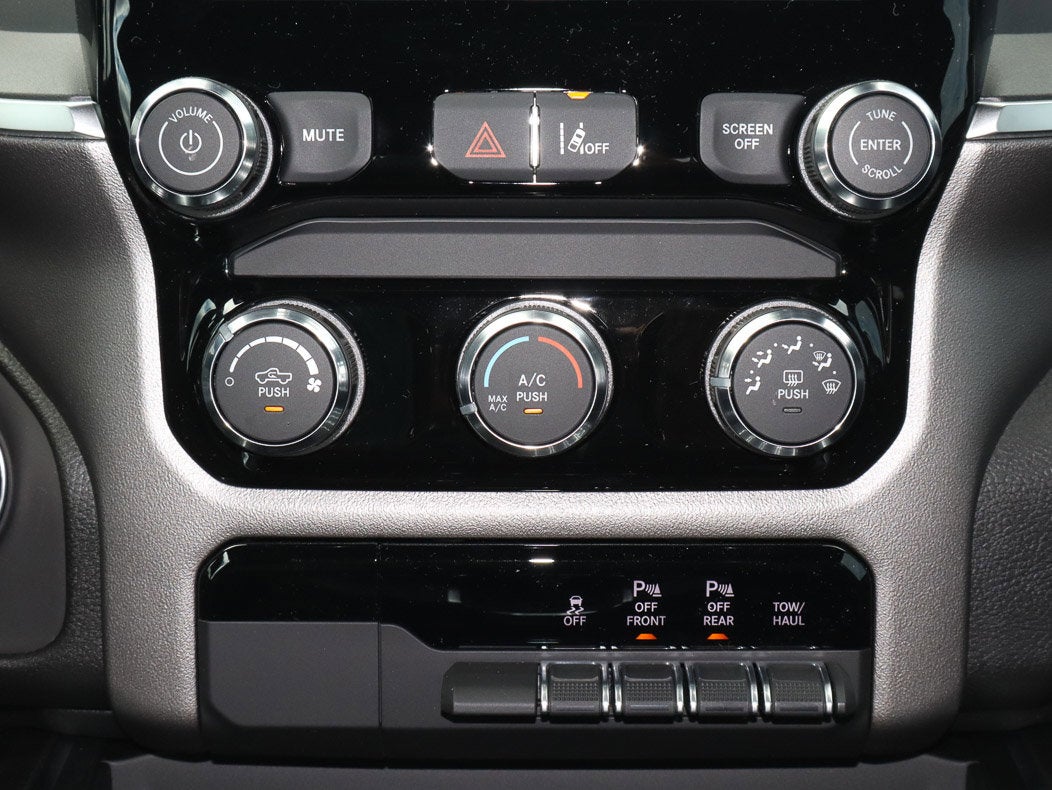 2026 RAM 1500 Express 4x4 Crew Cab 5'7 Box