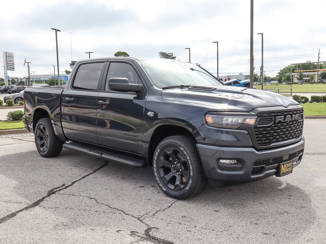 2026 RAM 1500 Express 4x4 Crew Cab 5'7 Box