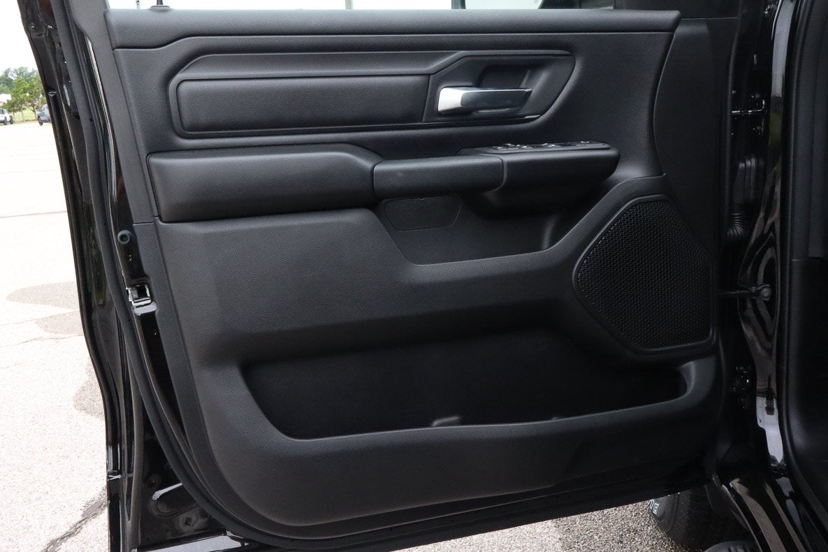 2026 RAM 1500 Express 4x4 Crew Cab 5'7 Box