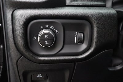 2026 RAM 1500 Express 4x4 Crew Cab 5'7 Box