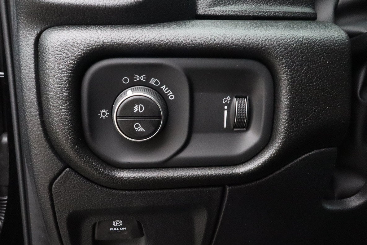 2026 RAM 1500 Express 4x4 Crew Cab 5'7 Box