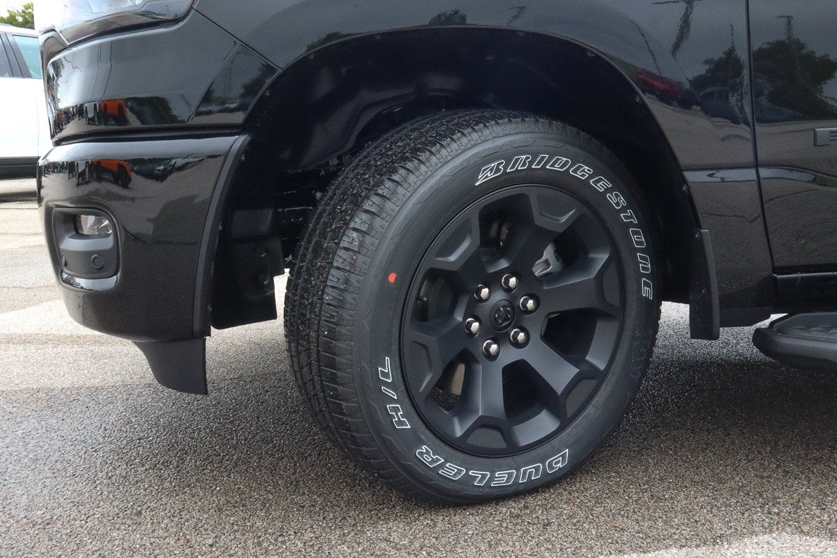2026 RAM 1500 Express 4x4 Crew Cab 5'7 Box