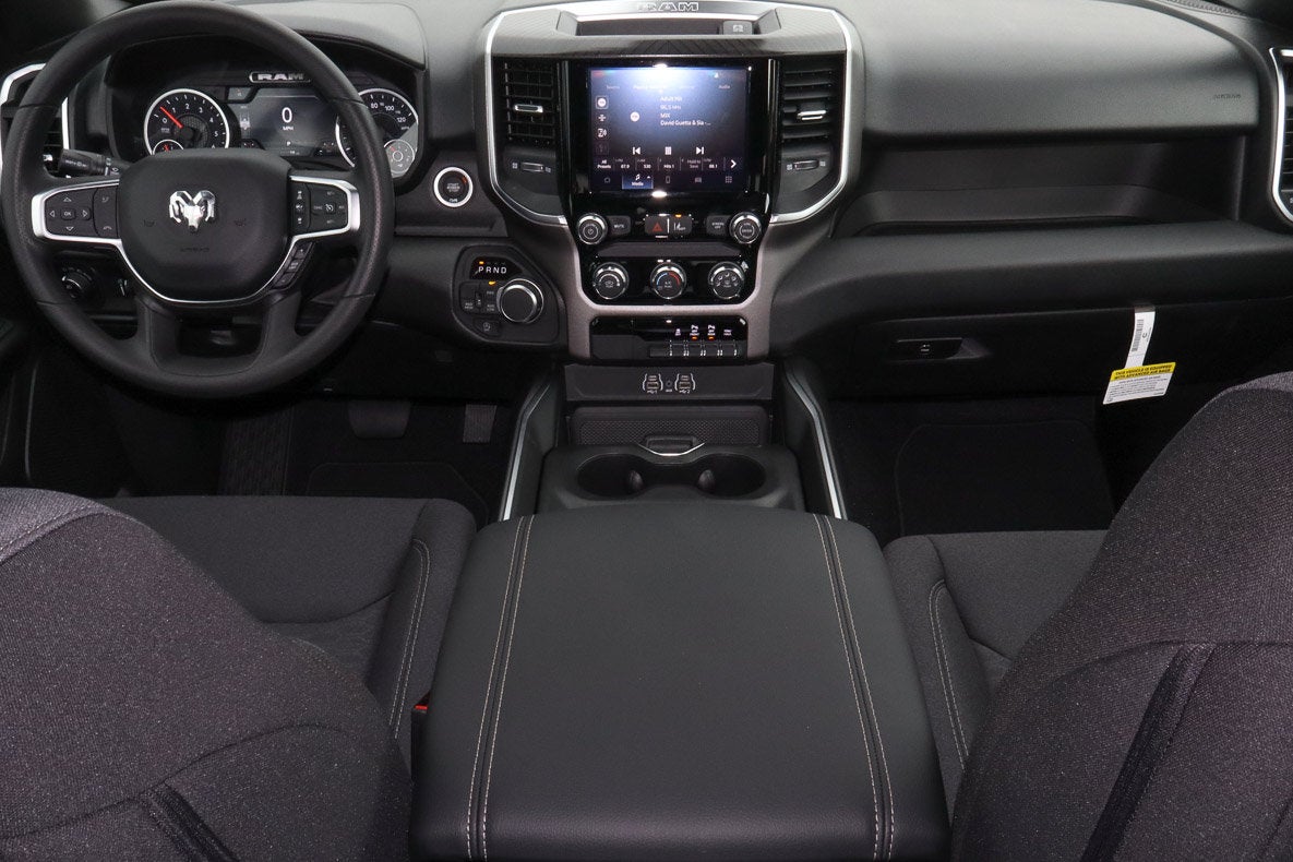 2026 RAM 1500 Express 4x4 Crew Cab 5'7 Box
