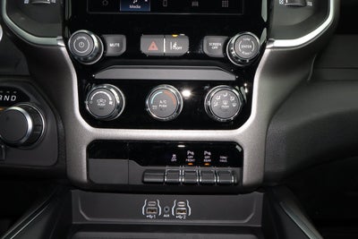 2026 RAM 1500 Express 4x4 Crew Cab 5'7 Box