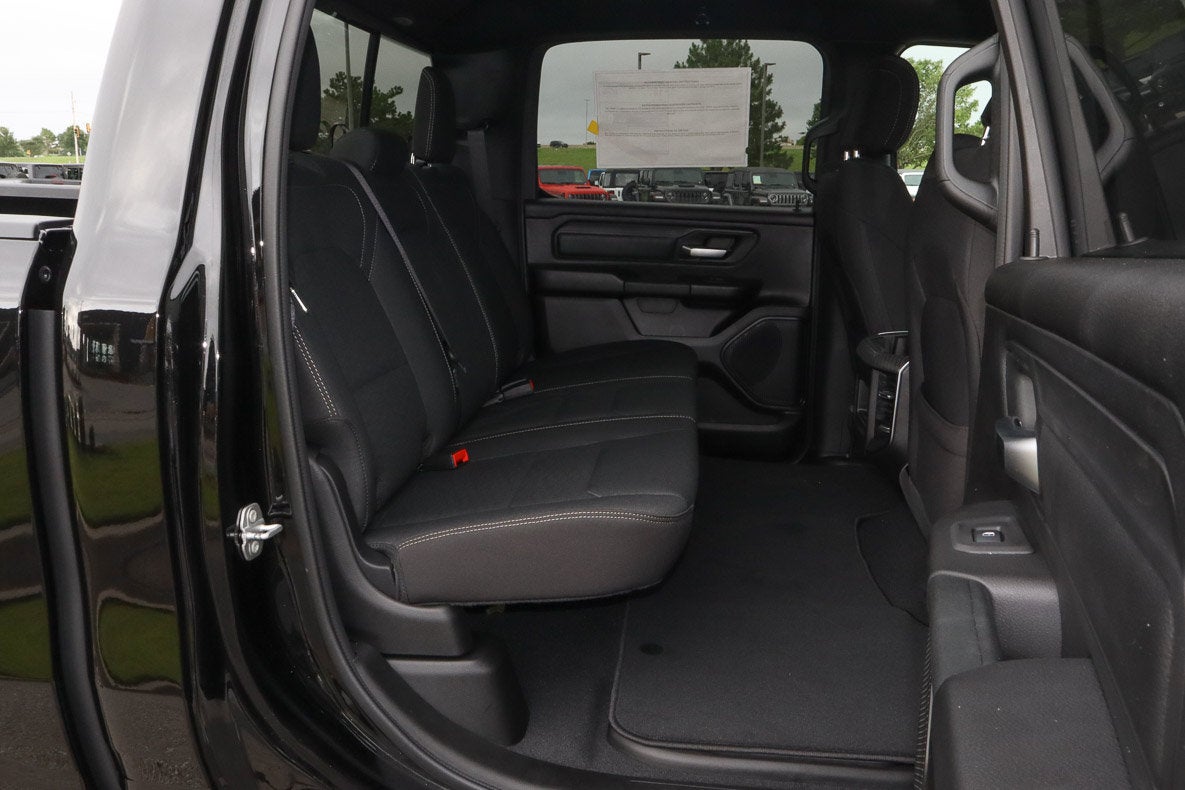 2026 RAM 1500 Express 4x4 Crew Cab 5'7 Box
