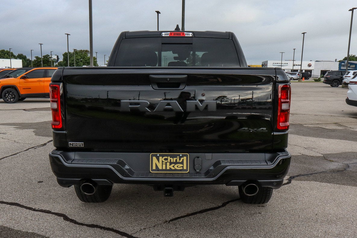 2026 RAM 1500 Express 4x4 Crew Cab 5'7 Box