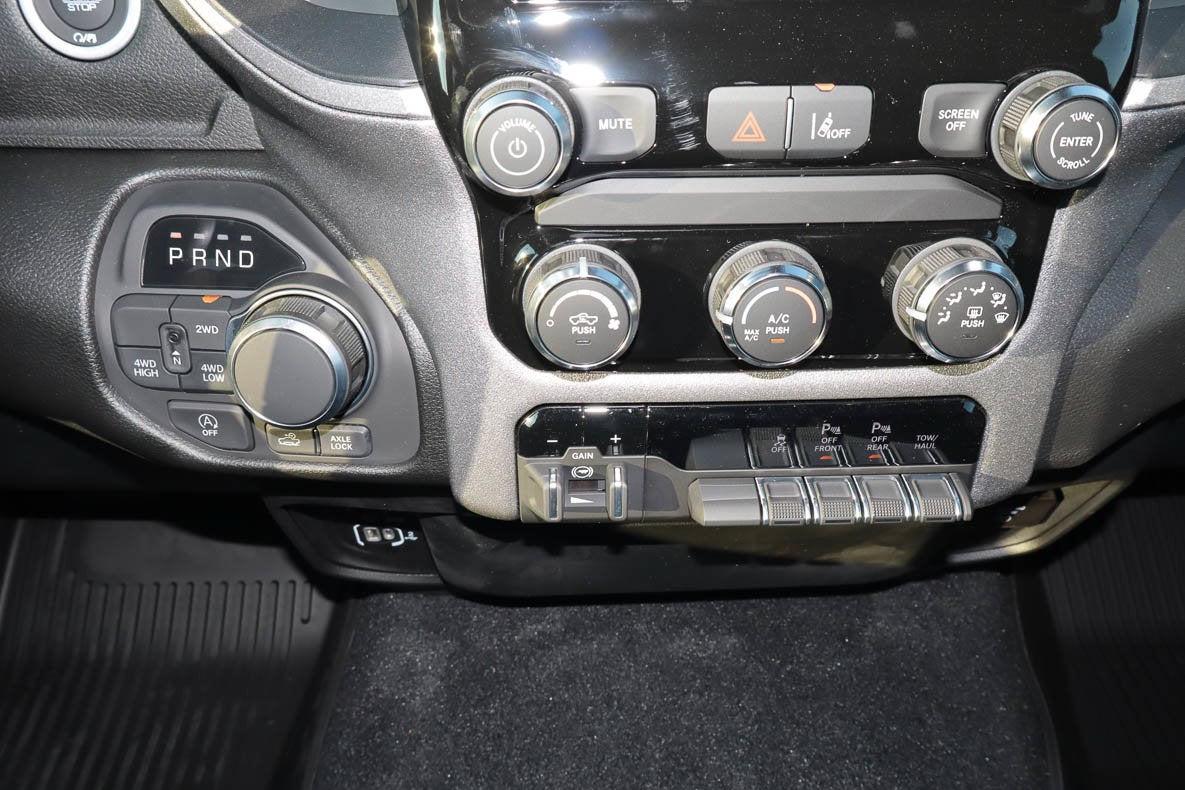 2026 RAM 1500 Warlock 4x4 Crew Cab 5'7 Box