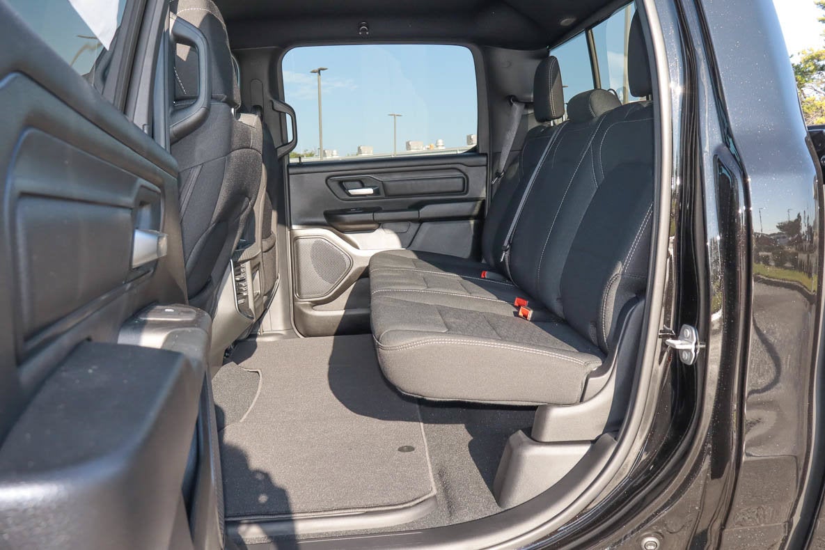 2027 RAM 1500 Express 4x4 Crew Cab 5'7 Box