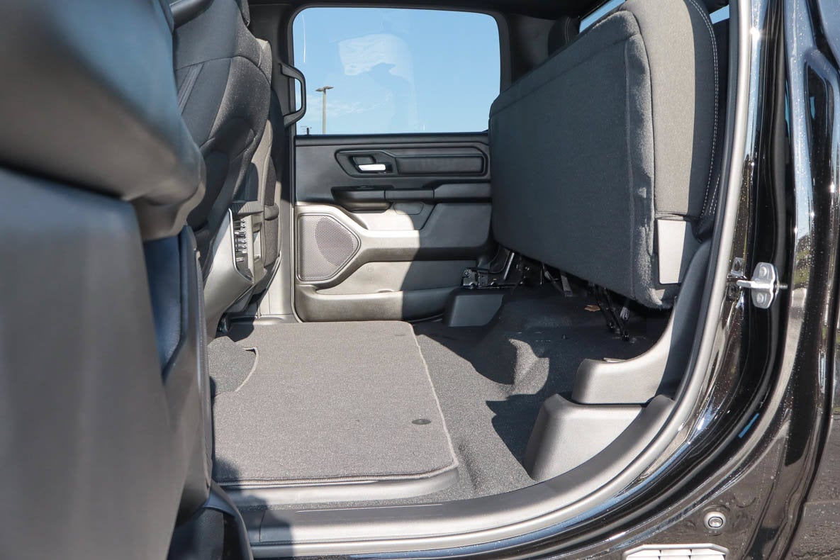 2027 RAM 1500 Express 4x4 Crew Cab 5'7 Box