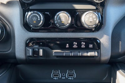 2027 RAM 1500 Express 4x4 Crew Cab 5'7 Box