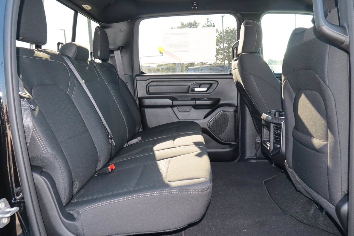 2027 RAM 1500 Express 4x4 Crew Cab 5'7 Box