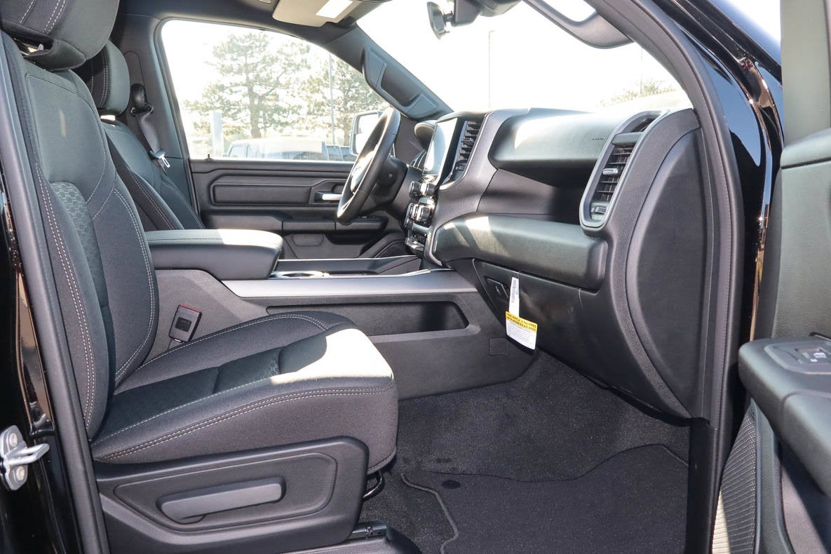 2027 RAM 1500 Express 4x4 Crew Cab 5'7 Box