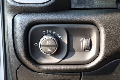 2026 RAM 1500 Express 4x4 Crew Cab 5'7 Box