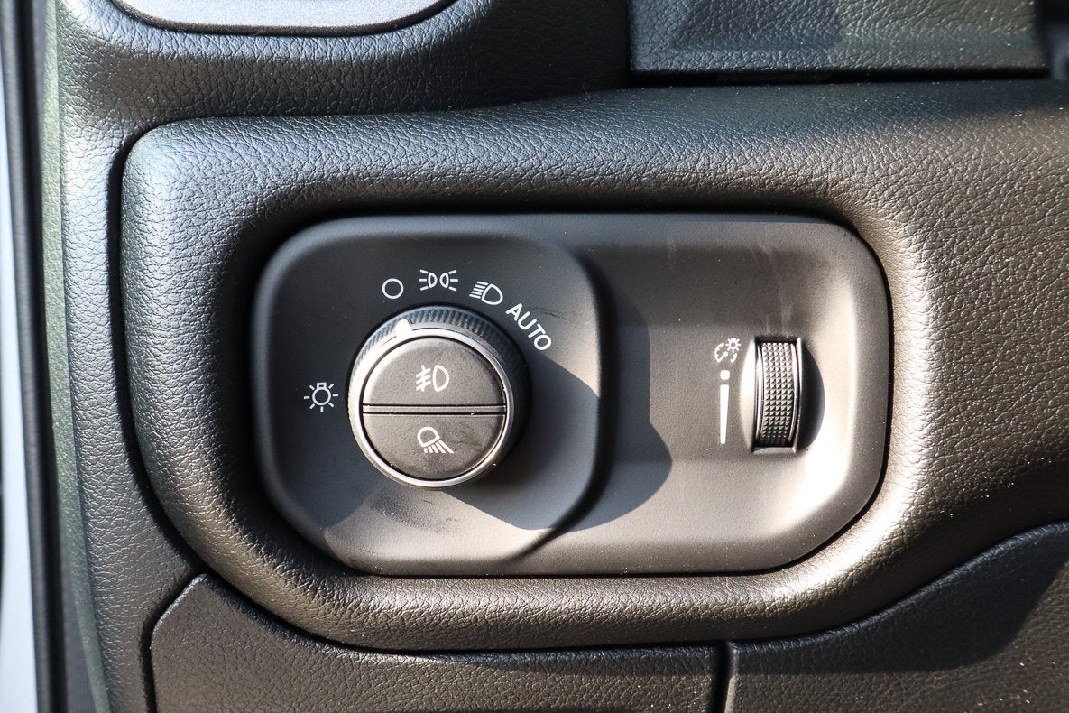 2026 RAM 1500 Express 4x4 Crew Cab 5'7 Box