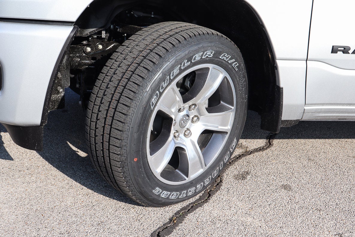 2026 RAM 1500 Express 4x4 Crew Cab 5'7 Box