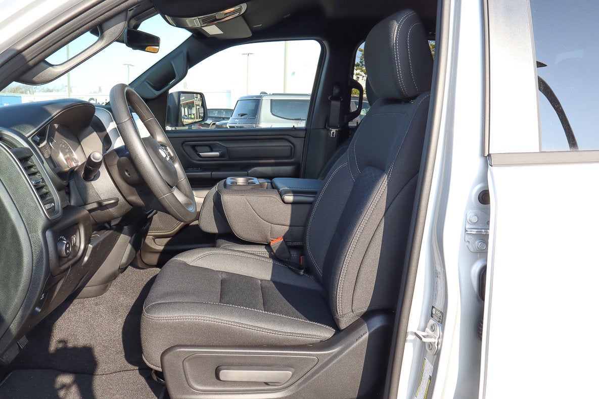 2026 RAM 1500 Express 4x4 Crew Cab 5'7 Box