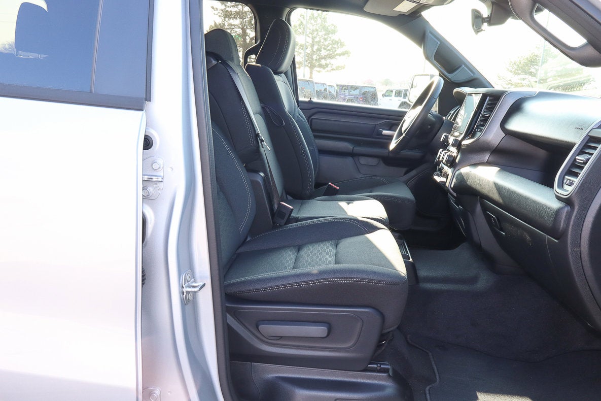 2026 RAM 1500 Express 4x4 Crew Cab 5'7 Box