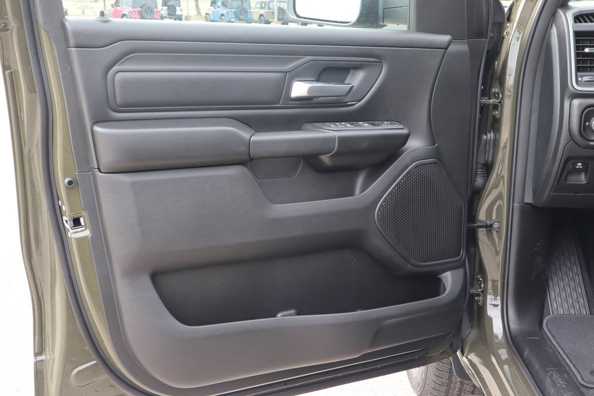 2027 RAM 1500 Express 4x4 Crew Cab 5'7 Box