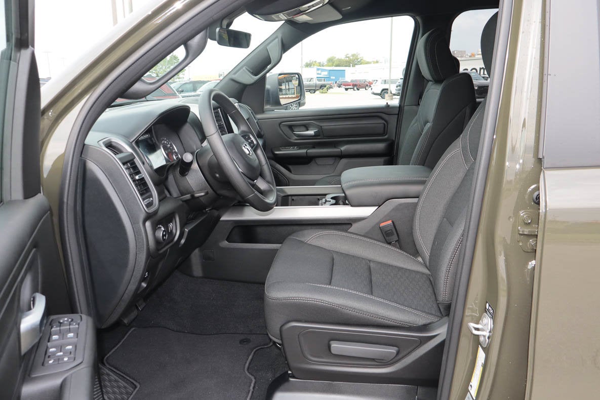 2027 RAM 1500 Express 4x4 Crew Cab 5'7 Box