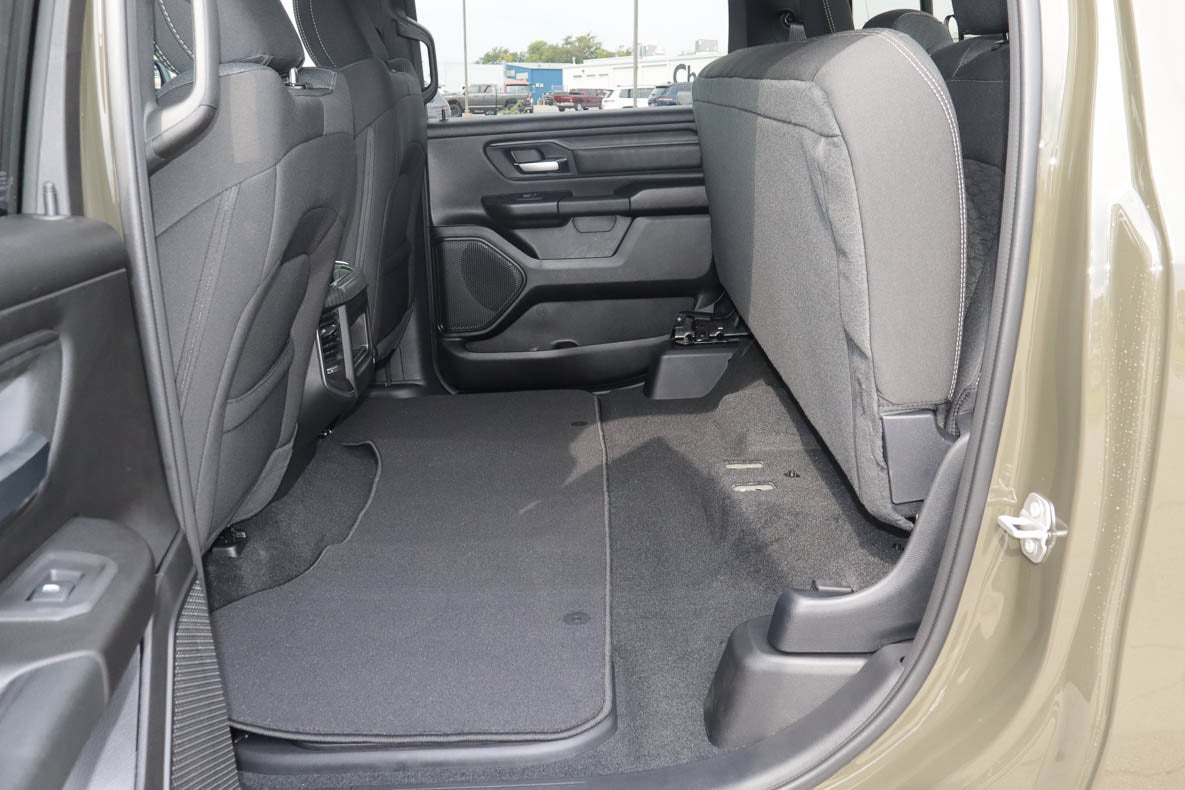 2027 RAM 1500 Express 4x4 Crew Cab 5'7 Box