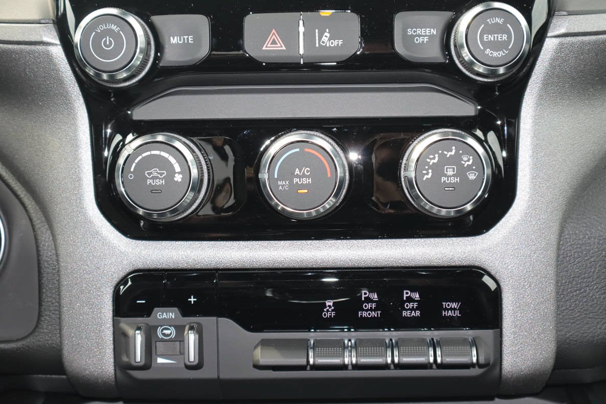 2027 RAM 1500 Express 4x4 Crew Cab 5'7 Box