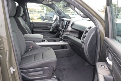2027 RAM 1500 Express 4x4 Crew Cab 5'7 Box