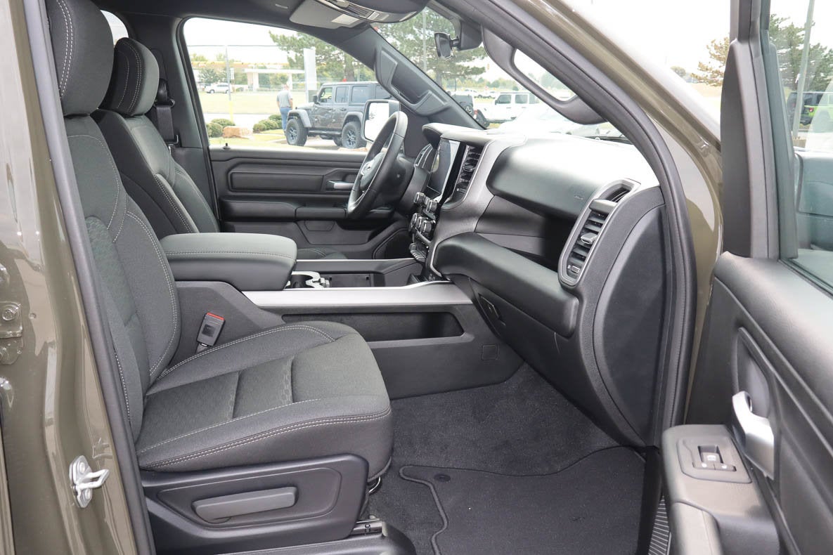 2027 RAM 1500 Express 4x4 Crew Cab 5'7 Box