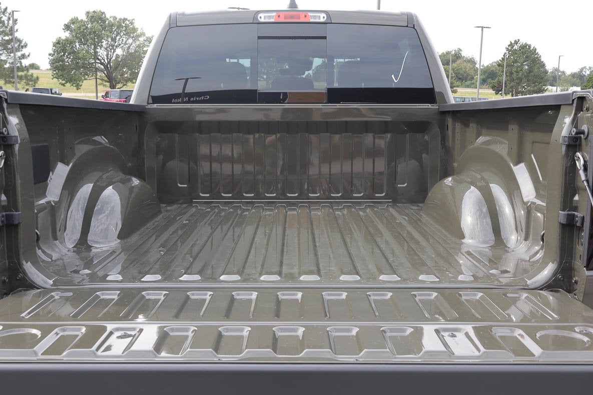 2027 RAM 1500 Express 4x4 Crew Cab 5'7 Box