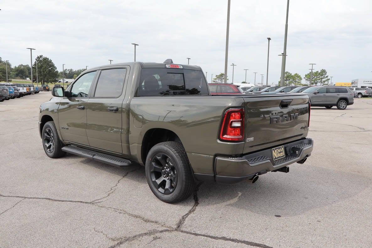 2027 RAM 1500 Express 4x4 Crew Cab 5'7 Box