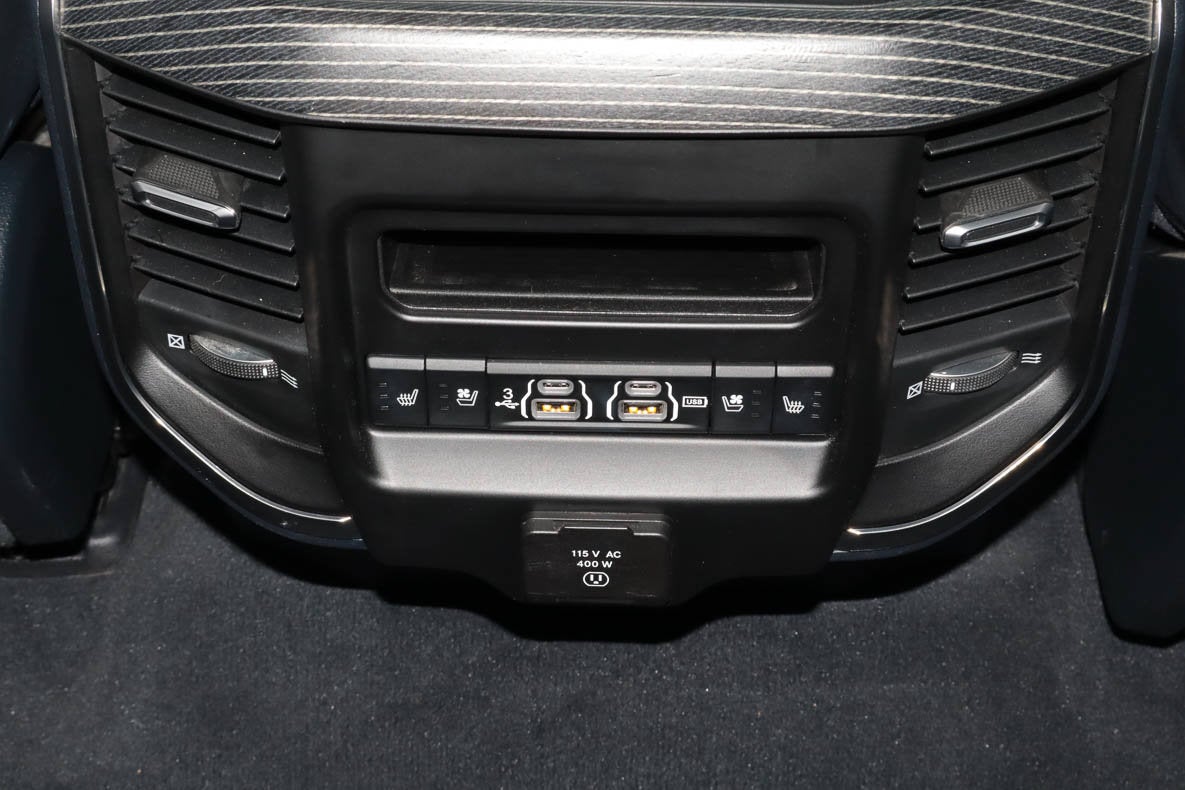 2020 RAM 1500 Limited 4x4 Crew Cab 5'7 Box