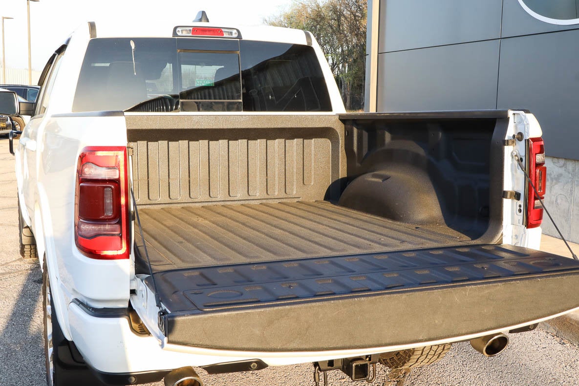 2022 RAM 1500 Laramie 4x4 Crew Cab 5'7 Box