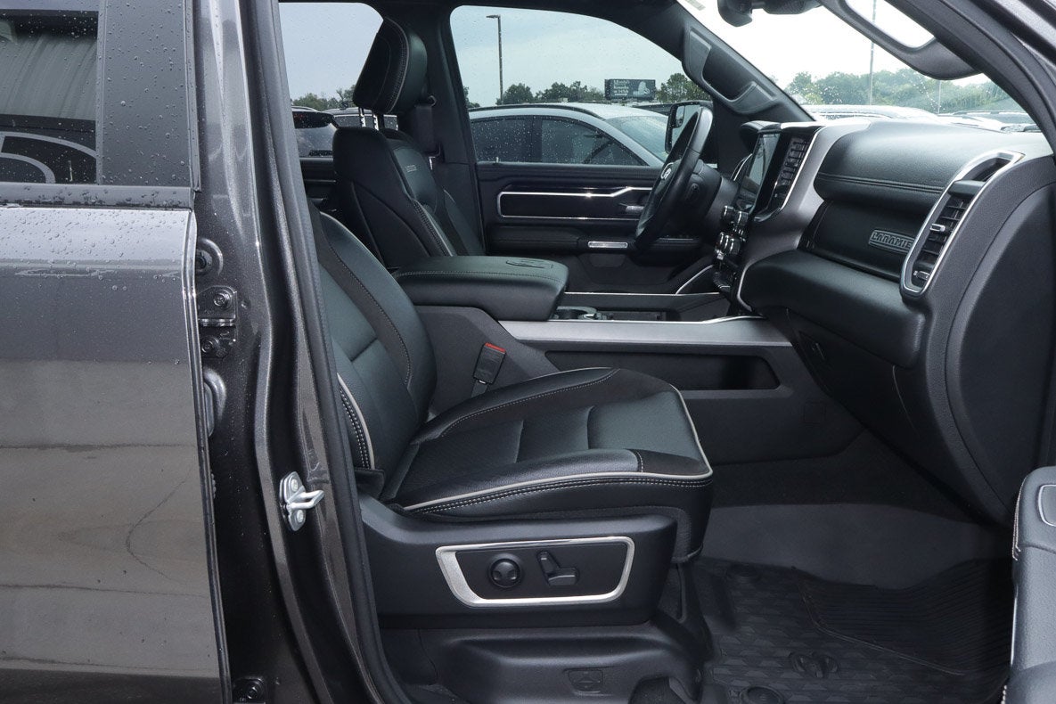 2022 RAM 1500 Laramie 4x4 Crew Cab 5'7 Box