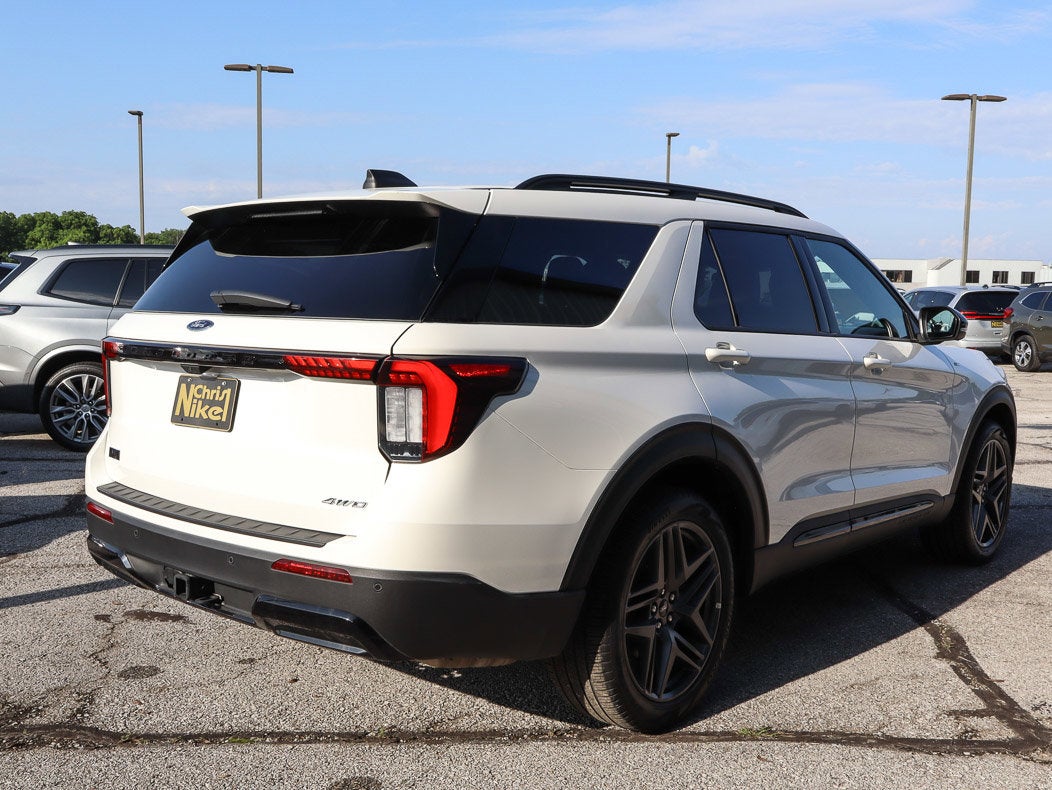2025 Ford Explorer ST-Line 4WD