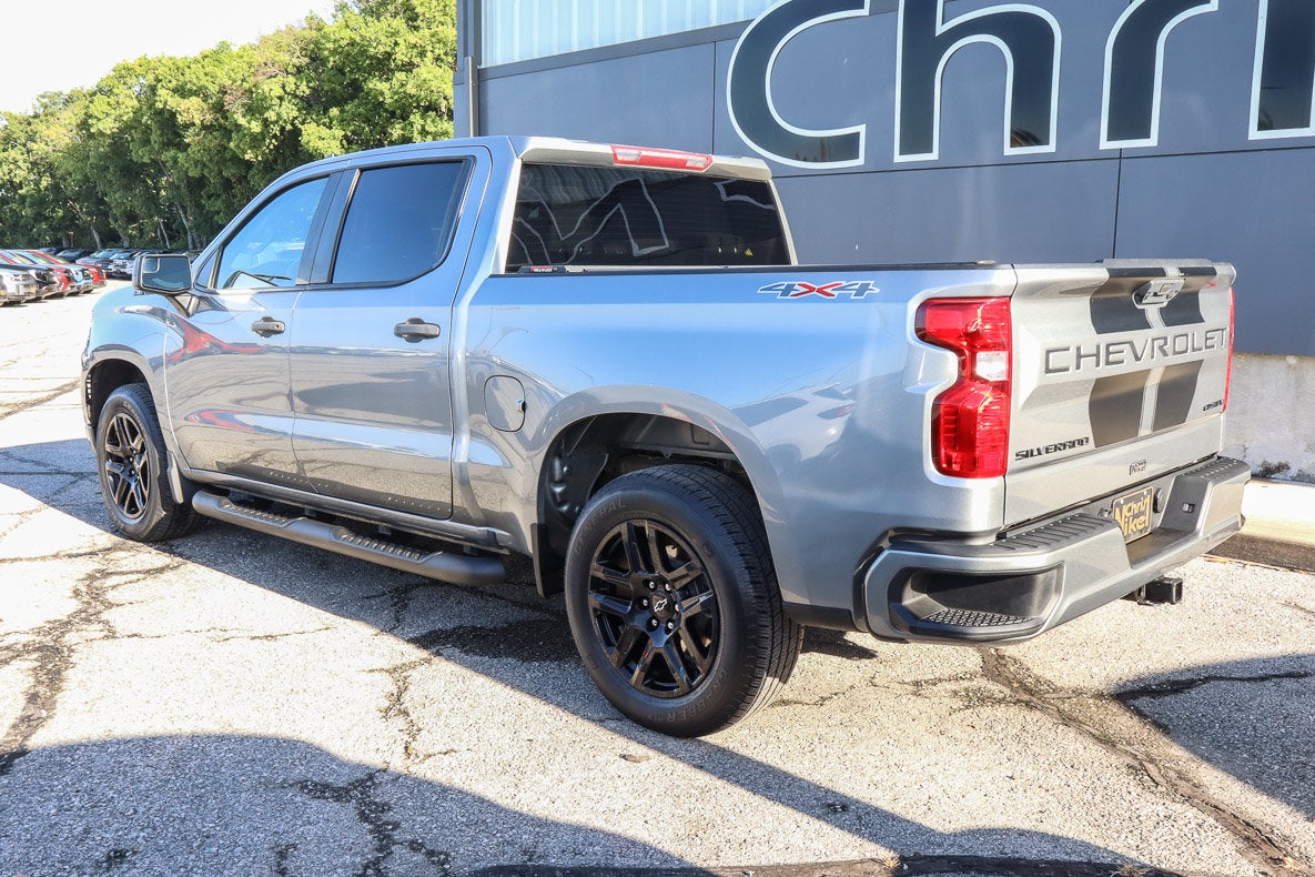 2023 Chevrolet Silverado 1500 4WD Crew Cab 147 Custom