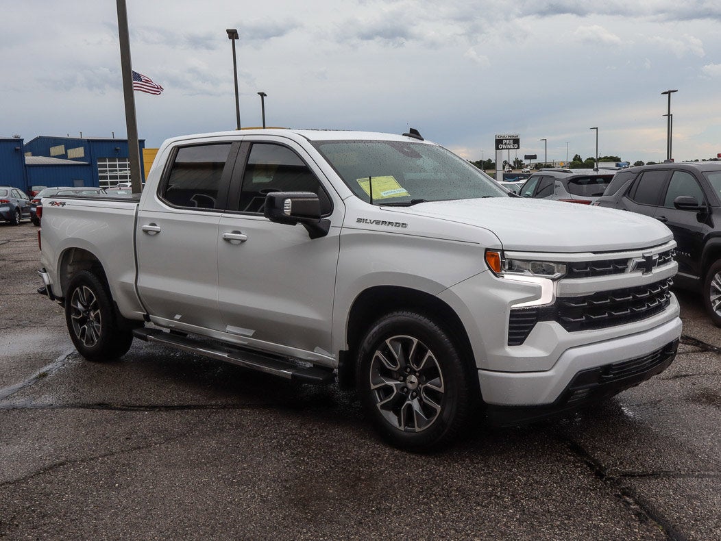 2022 Chevrolet Silverado 1500 4WD Crew Cab 147 RST