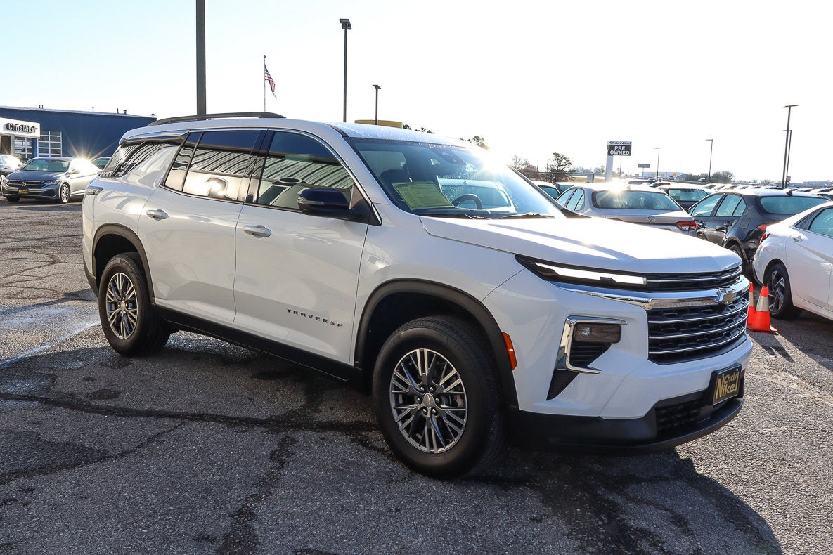 2025 Chevrolet Traverse FWD LT