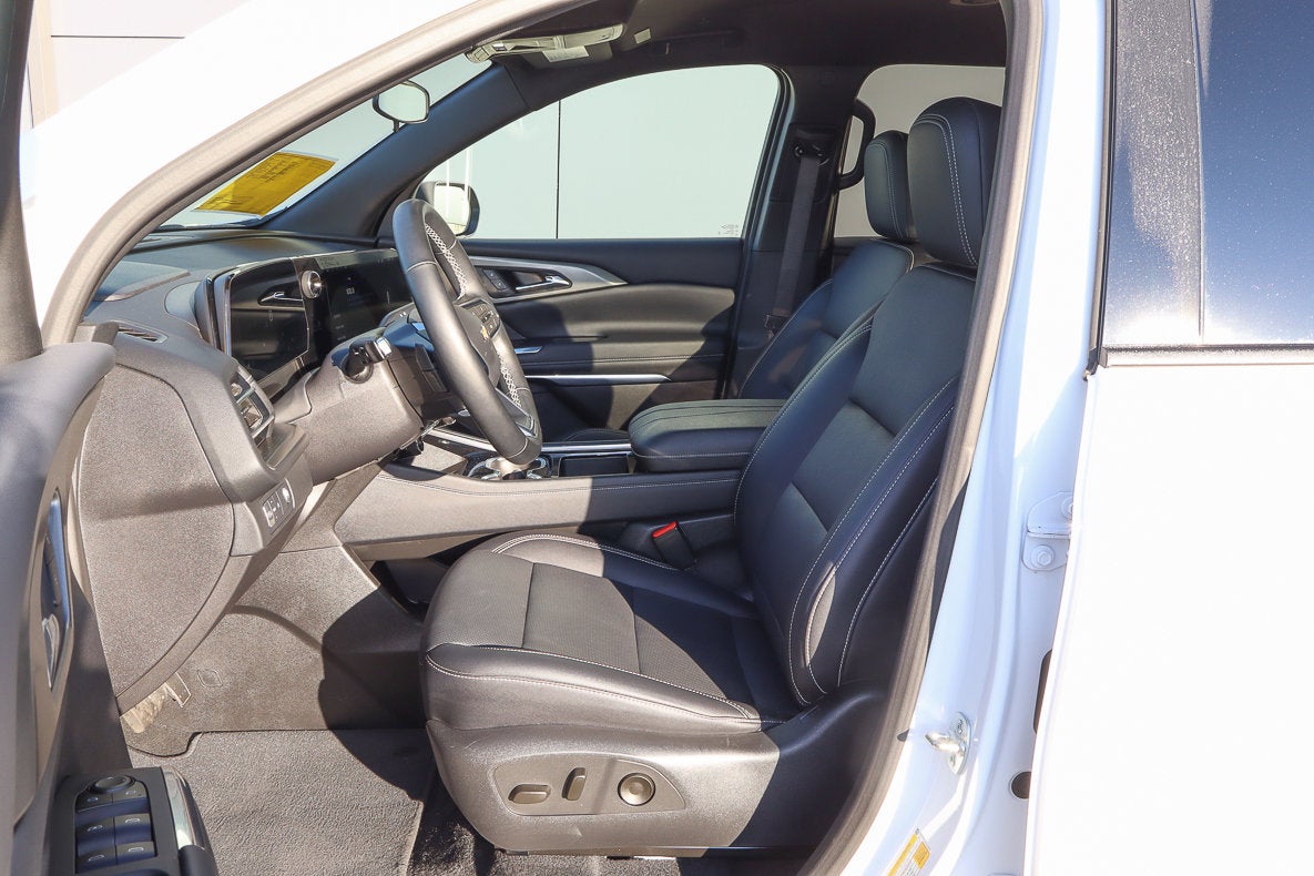 2025 Chevrolet Traverse FWD LT