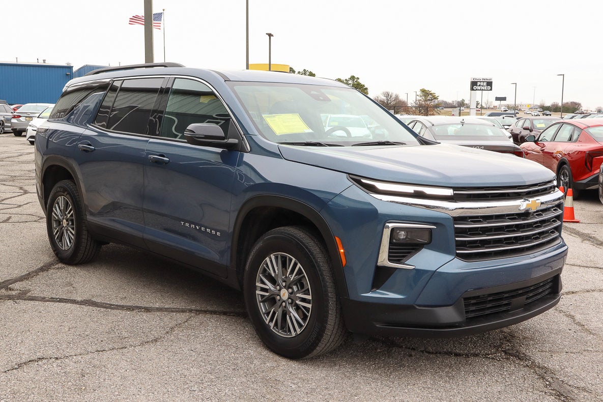 2025 Chevrolet Traverse FWD LT