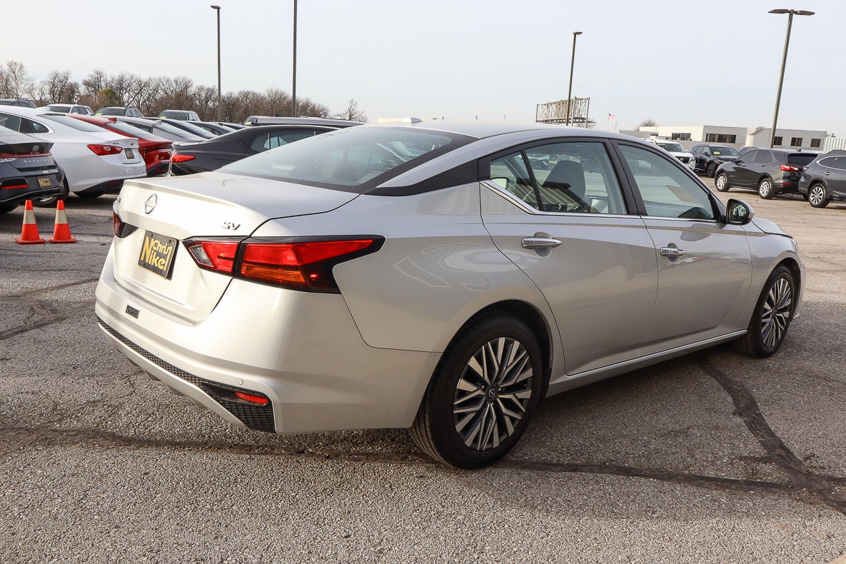 2023 Nissan Altima 2.5 SV Sedan