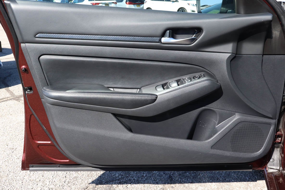 2024 Nissan Altima 2.5 SV Sedan