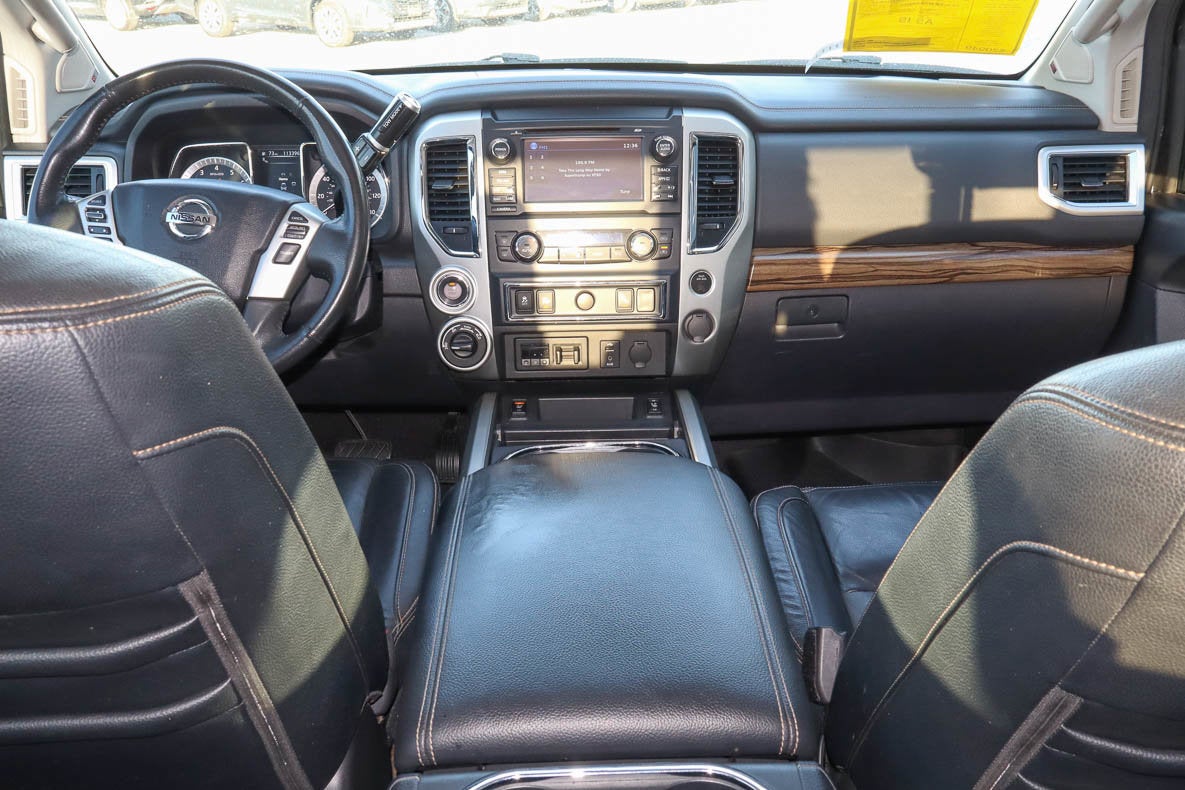 2017 Nissan Titan 4x4 Crew Cab SL