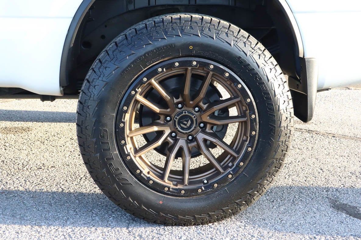 2017 Nissan Titan 4x4 Crew Cab SL