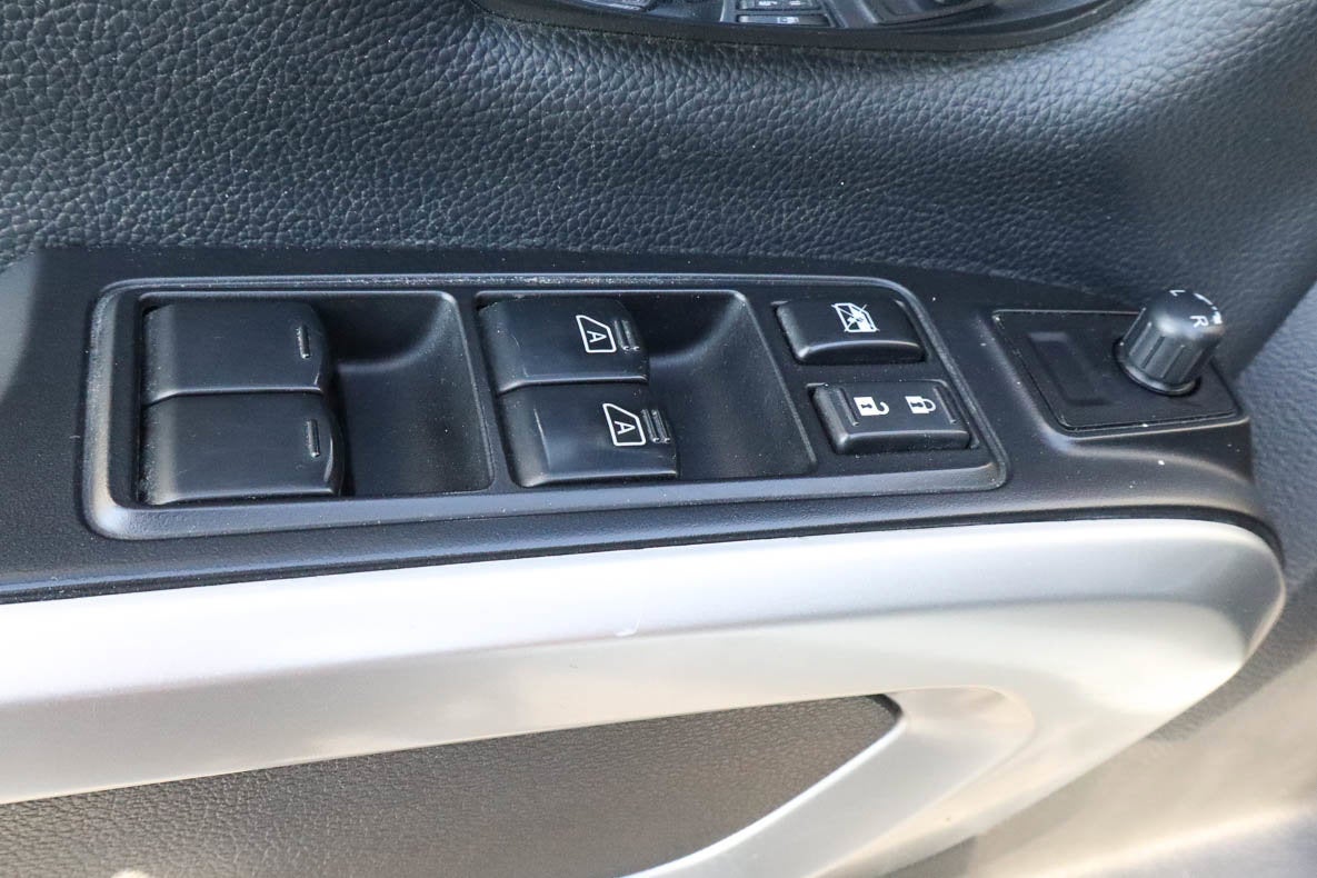 2017 Nissan Titan 4x4 Crew Cab SL