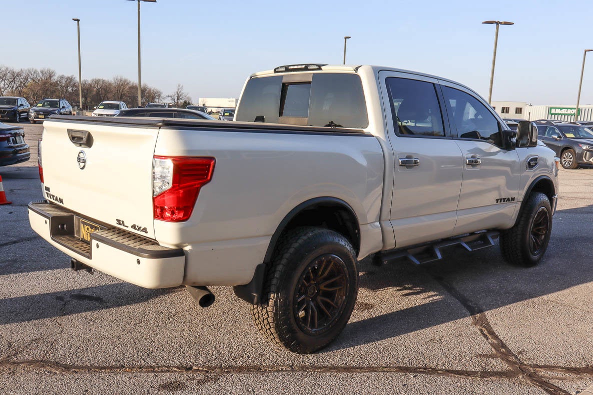 2017 Nissan Titan 4x4 Crew Cab SL