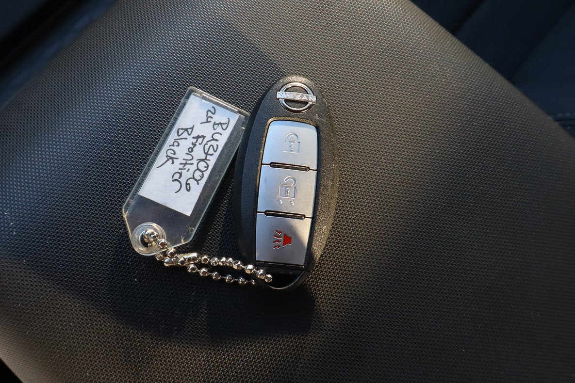 2024 Nissan Frontier SV