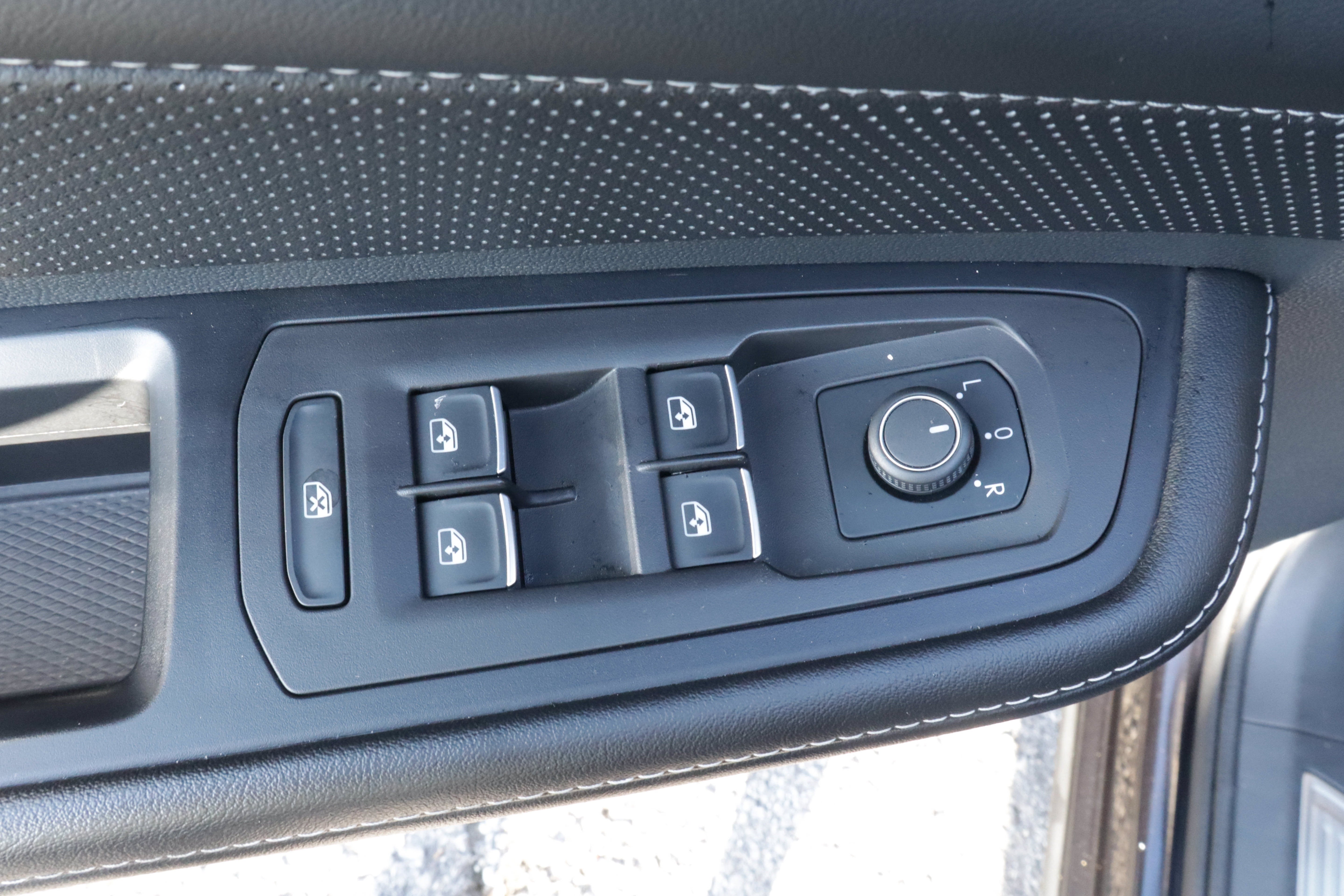 2024 Volkswagen Atlas 2.0T SE w/Technology 4MOTION