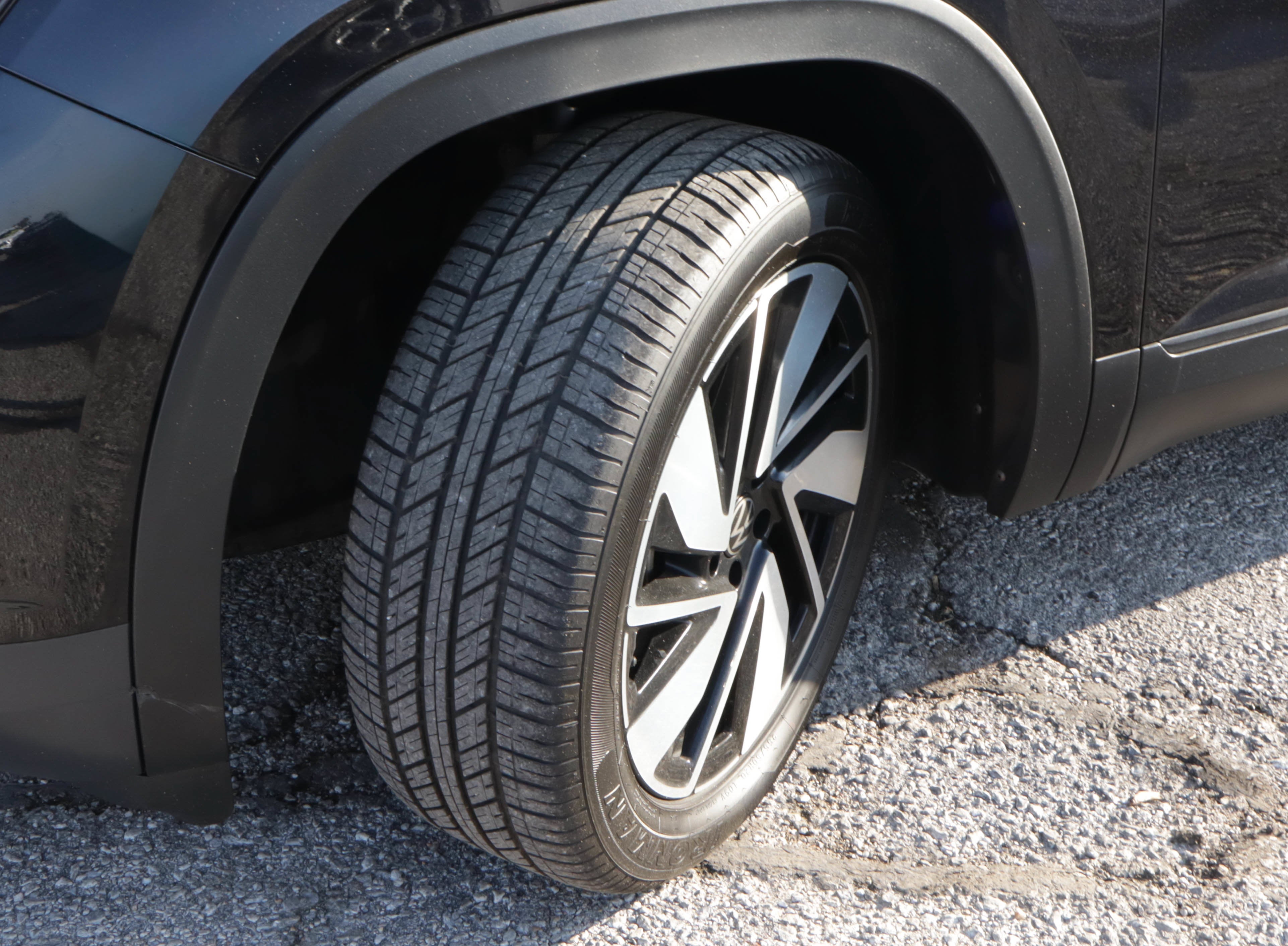 2024 Volkswagen Atlas 2.0T SE w/Technology 4MOTION